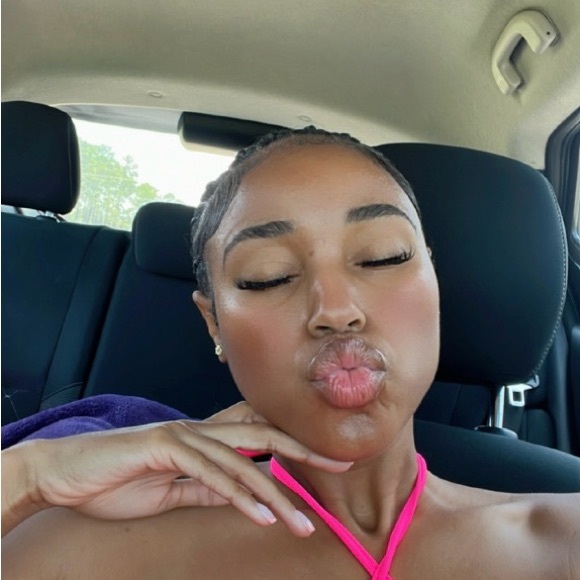 Meet your Posher, Dionna - Picture 1 of 1